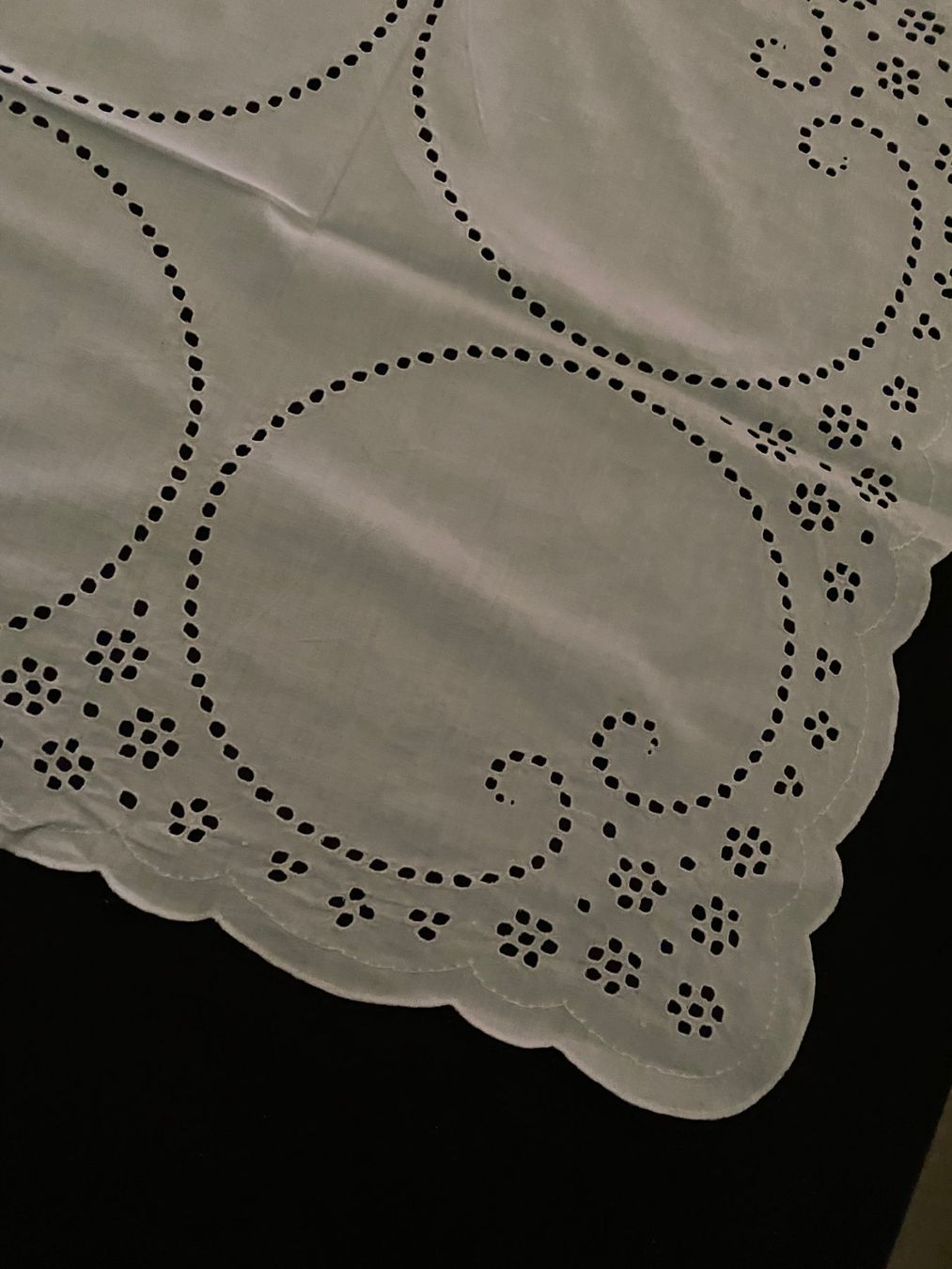 Altra biancheria da tavola: Deckchen/Mitteldecke weiss  60x62cm – Usato da Allenwinden venduto da Obalu 2