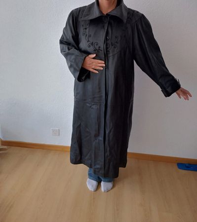 Langer Ledermantel mit Stickerei - Top Zustand!