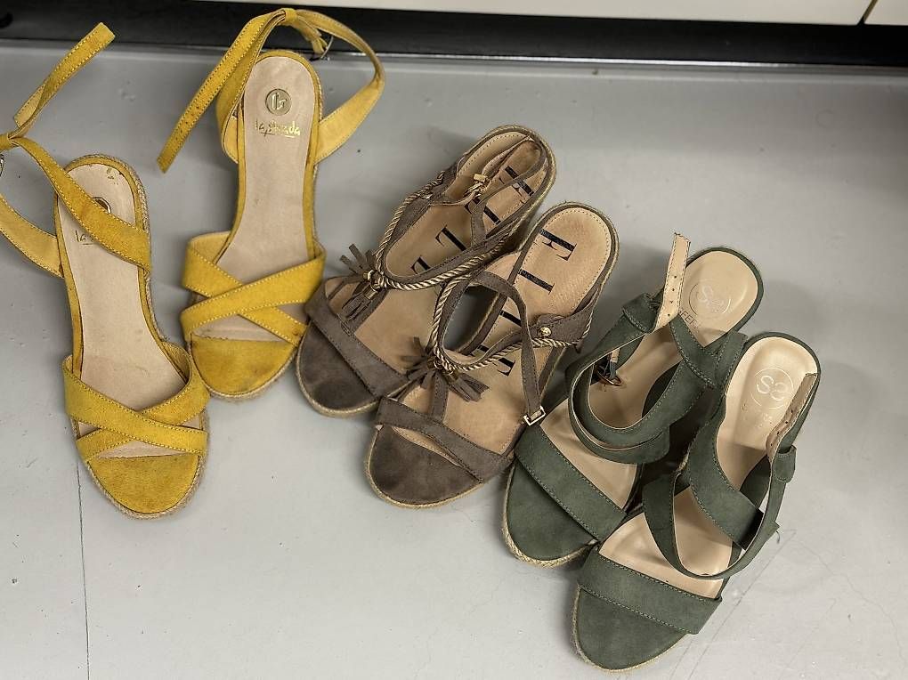 Scarpe da donna: Paket mit Espadrilles/Sandalen – Usato da Dübendorf venduto da franzi1982