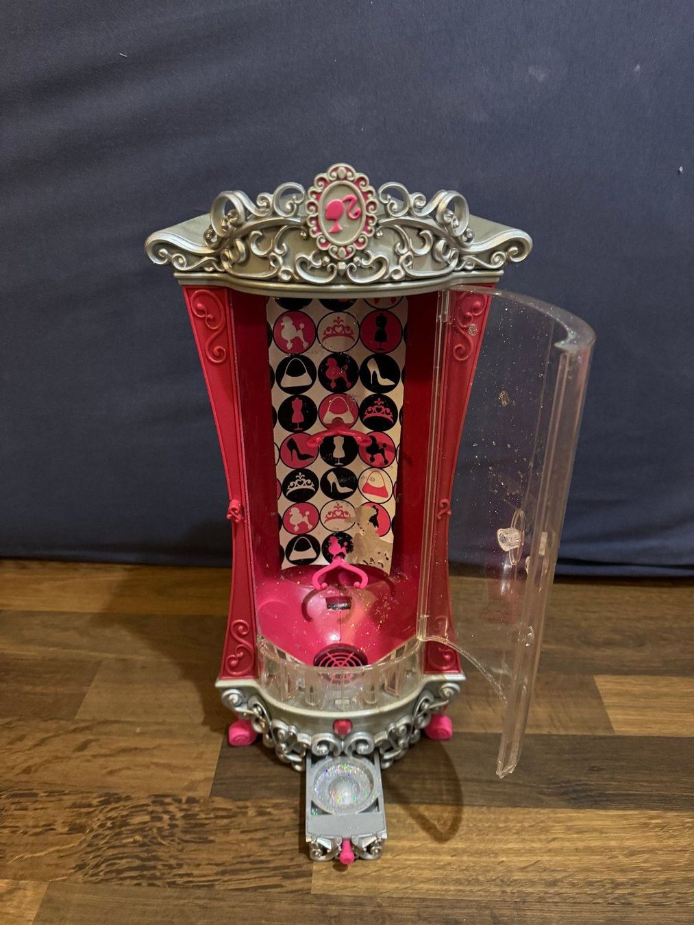 Giocattoli: Barbie Schrank mit Glitzerfunktion – Usato da Würenlos venduto da CaSteSeNievis 1