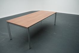 Moderner Ess-/Bürotisch mit Holzplatte, Metallfuss