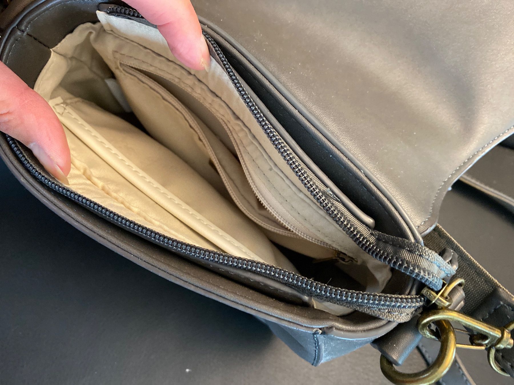 Borse da donna: Handtasche grau – Nuovo (secondo la descrizione) da Malters venduto da Basteln 1