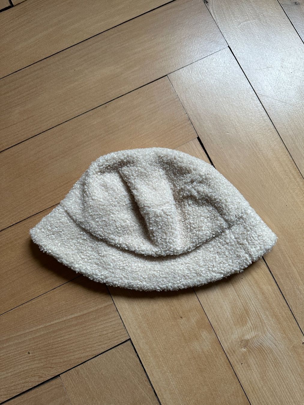 H&M Chapeaux, bonnets & casquettes: Bucket Hat beige M/56 – D'occasion à Zürich par Diazaio