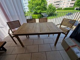 Gartentisch mit 4 Stühlen (neuwertig)