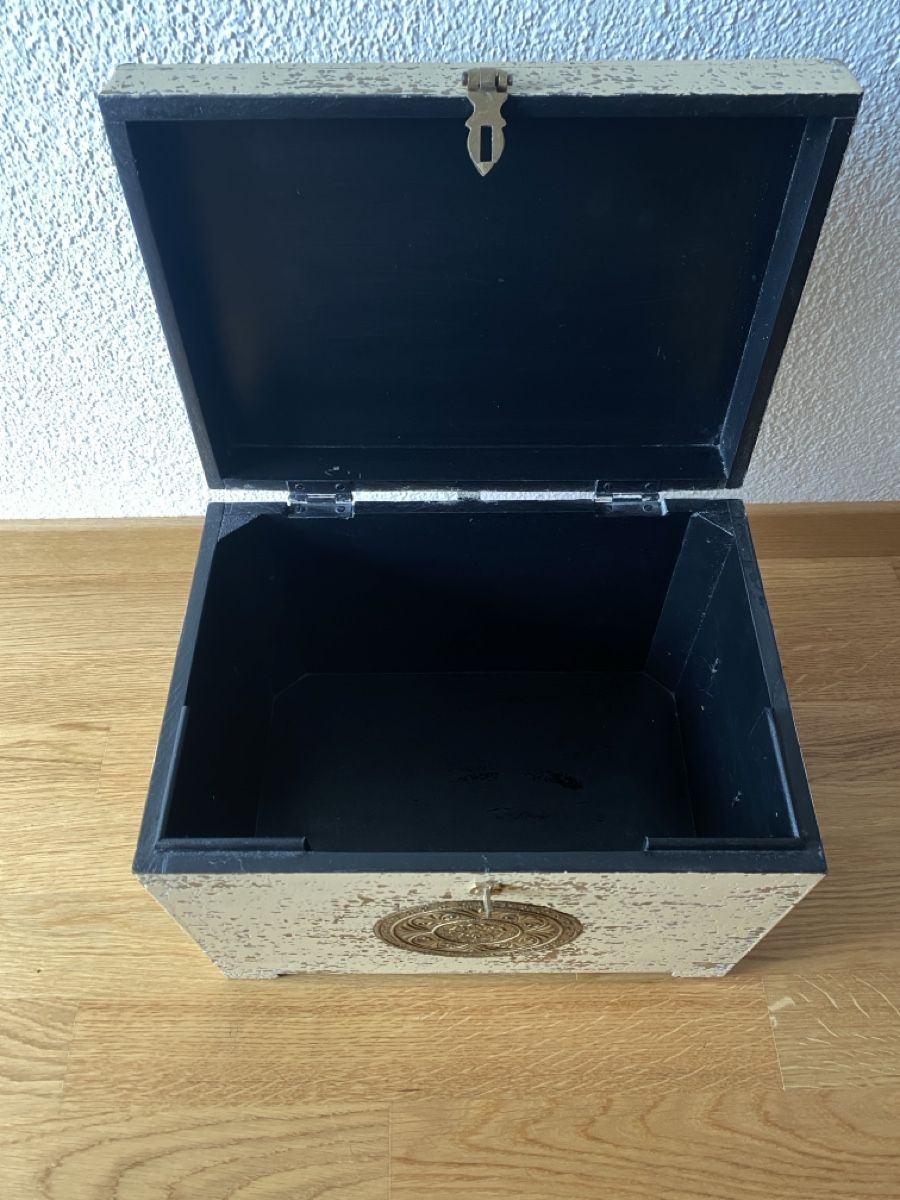 Truhen: Truhe / Box – Gebraucht aus Luzern von Waldblume. 3