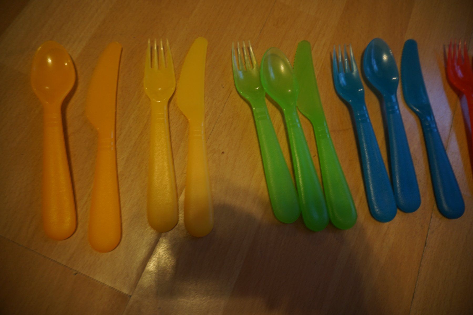 Ikea Set di posate: Buntes Kinder-Besteck-Set, 16 Teile, Plastik – Usato da Zürich venduto da einalemjena 2