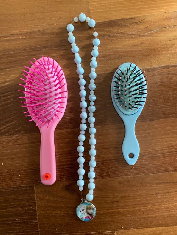 Frozen Elsa Haar und Schmuck Set: Haarbürsten und Kette (Gebraucht) in ...