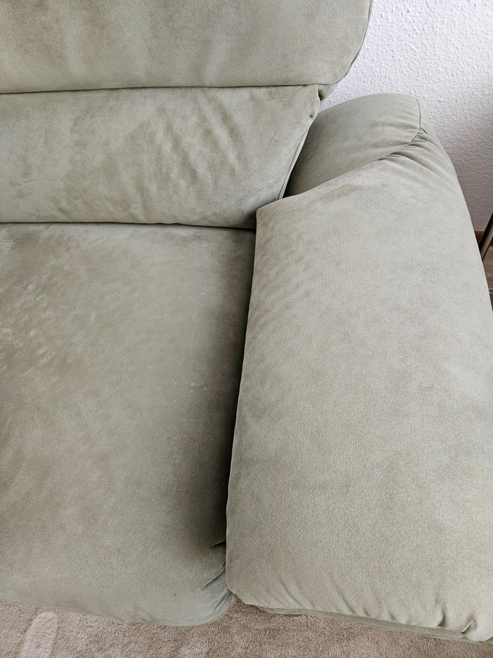 Divani: Sofa mit Hocker hellgrün Alcantara – Usato da Lyss venduto da sabethka 4