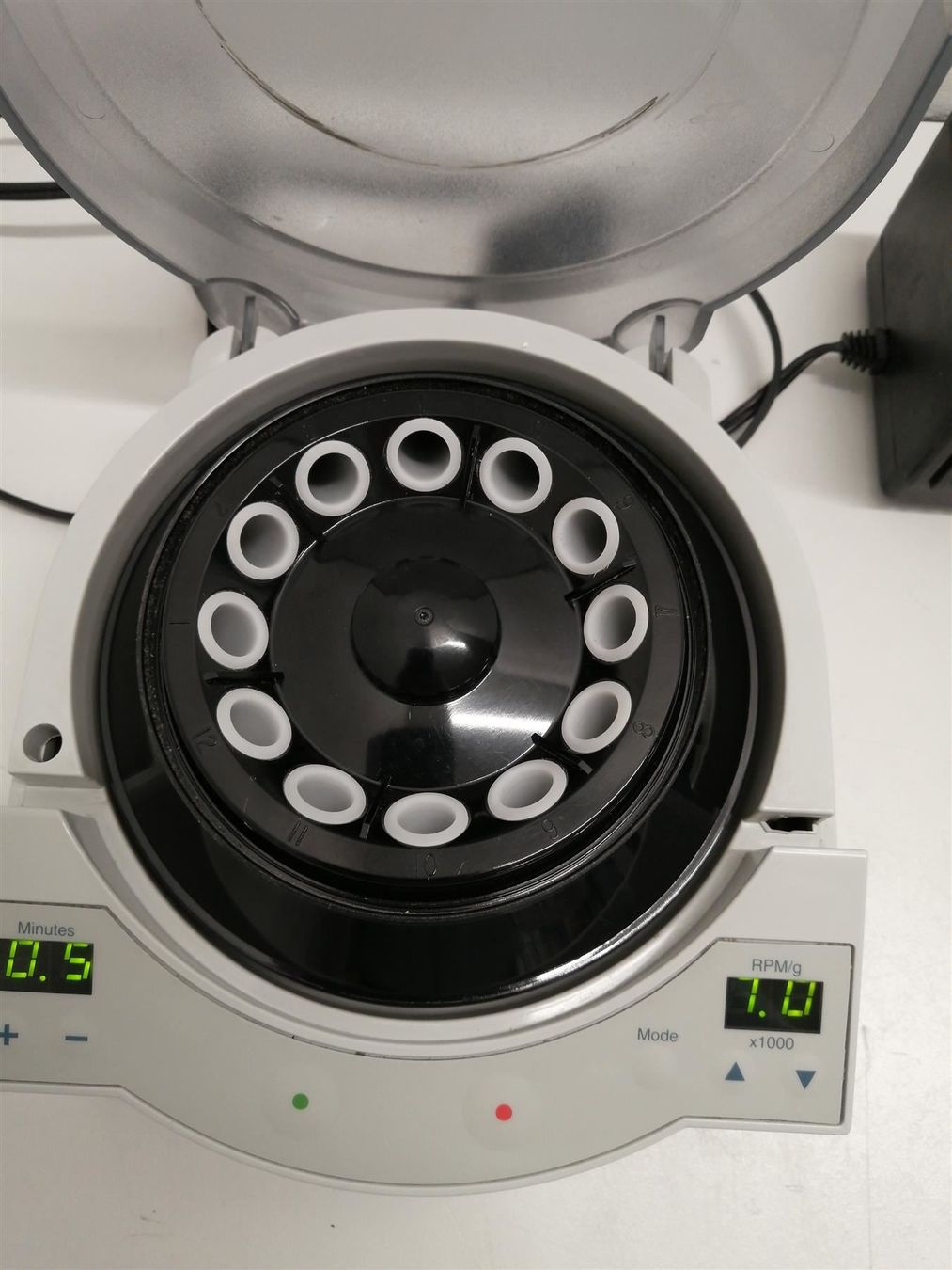 Accessori da laboratorio: DenverInstruments Microcentrifuge Force7 – Usato da Niederdorf venduto da LeptonAG_Labor 2