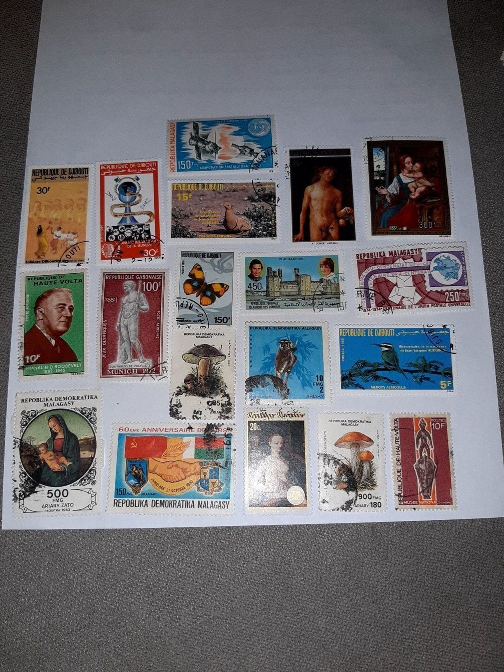 Tutti i francobolli: 19 timbres afrique – Usato da Le locle venduto da juliensaran