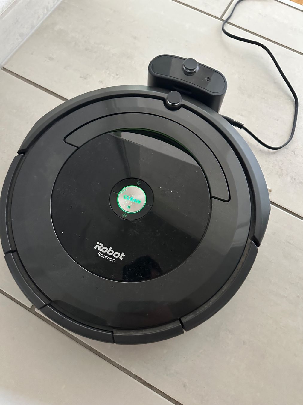 Irobot Staubsauger & Zubehör: Saugroboter iRobot Roomba schwarz – Gebraucht aus Thalwil von Wilhelm85