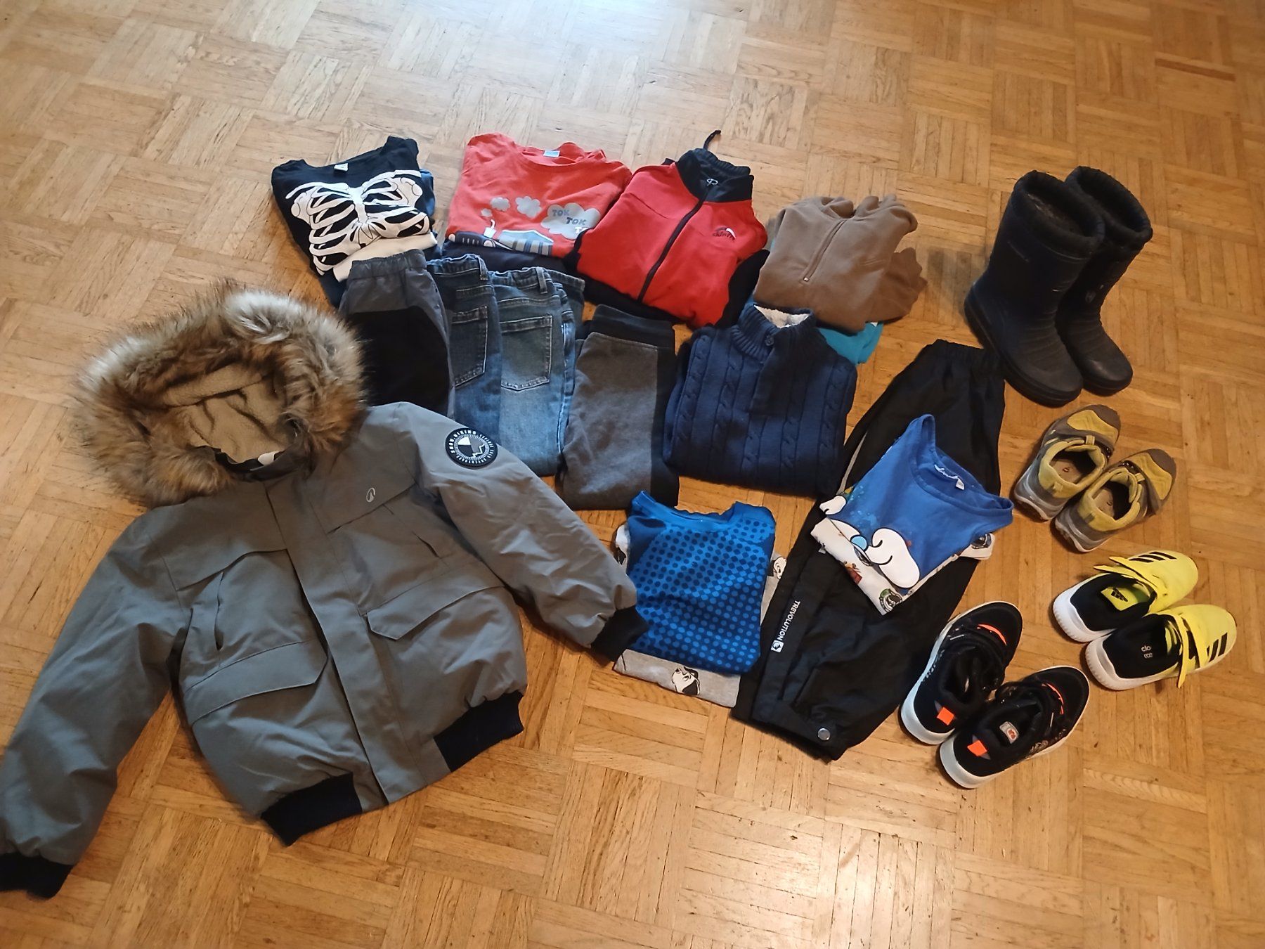 Kleiderpakete & -sets: Räuberpaket Grösse 122 – Gebraucht aus welschenrohr von sinaela