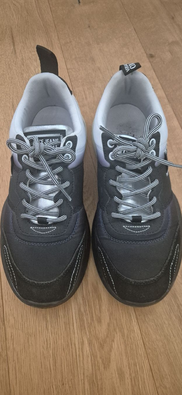 Versace Scarpe da uomo: Versace Jeans Couture Sneaker schwarz Grösse 41 – Usato da Bubikon venduto da NaralieG 1