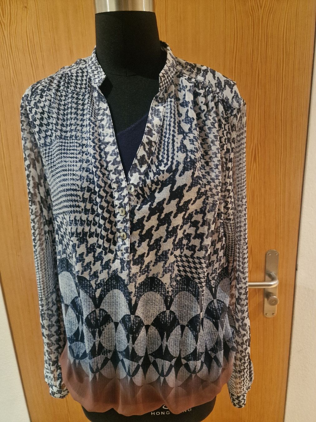 Camicette: Just White Bluse Gr. 38 mit speziellem Muster – Usato da Laufenburg venduto da may_r2st