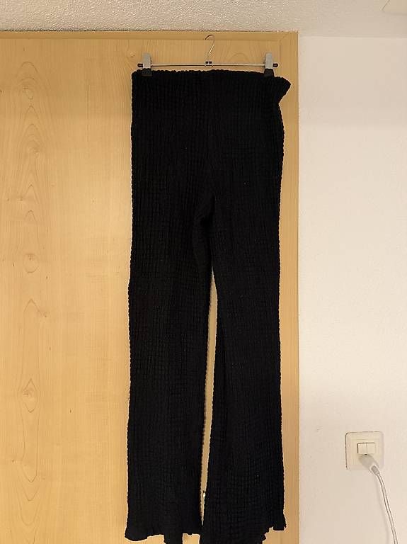 Pantaloni: Schwarze strukturierte Hose – Usato da Rorschach venduto da Tara234 2