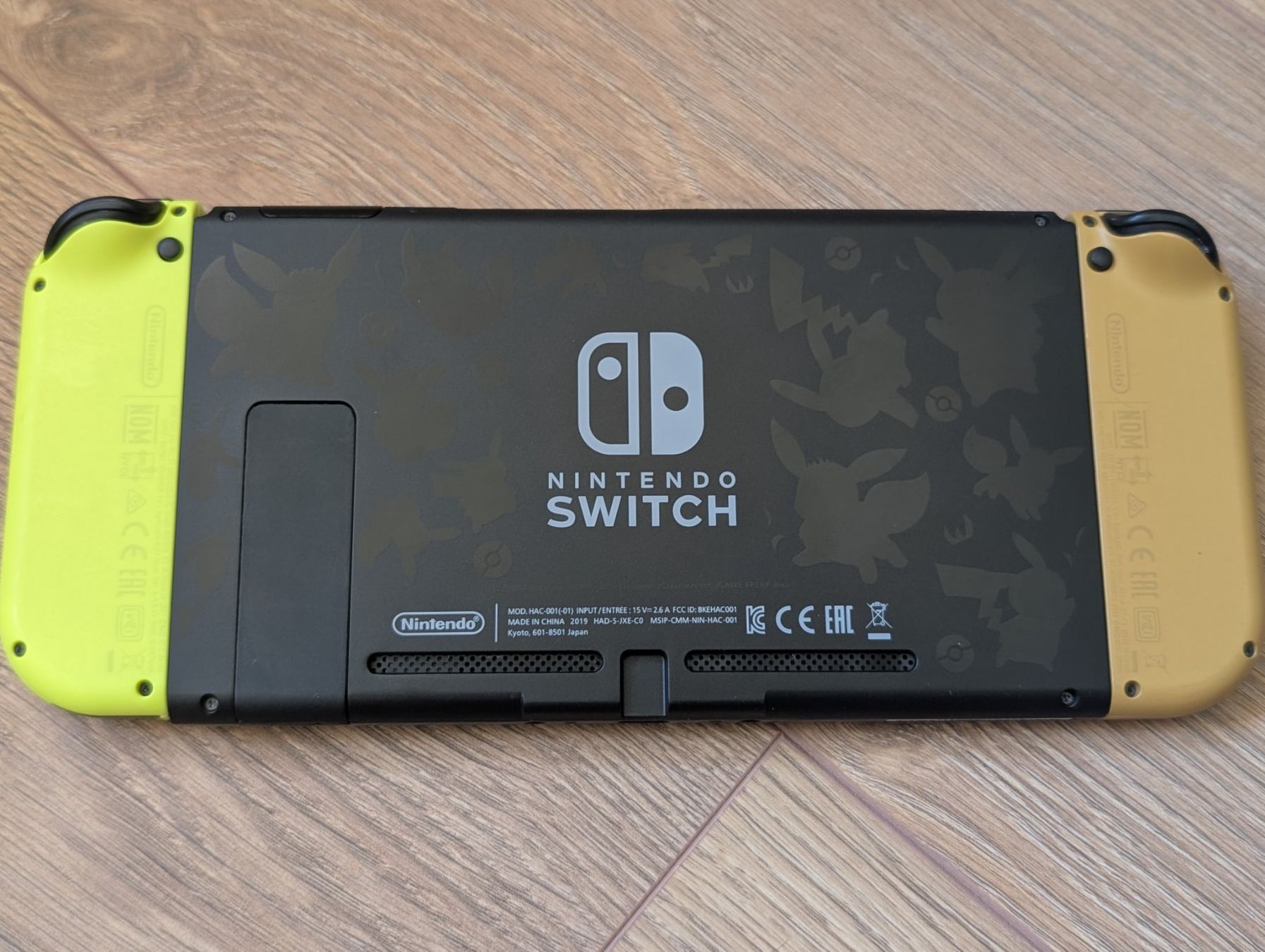 Nintendo Console: Nintendo Switch Pokemon Lets go! Pikachu Edition + 64 GB SD – Usato da Rickenbach b. Wil venduto da Shatter 3