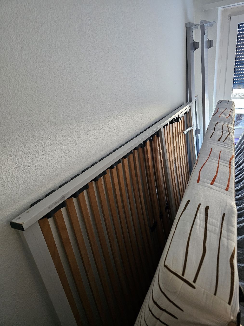 Betten: Bett 140x200cm – Gebraucht aus Zürich von web_f59x