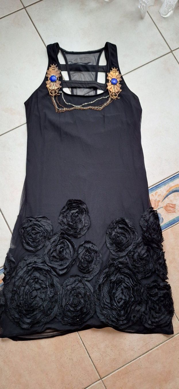Vestiti: Robe Save The Queen XL – Usato da St-Triphon venduto da Jldr0 4
