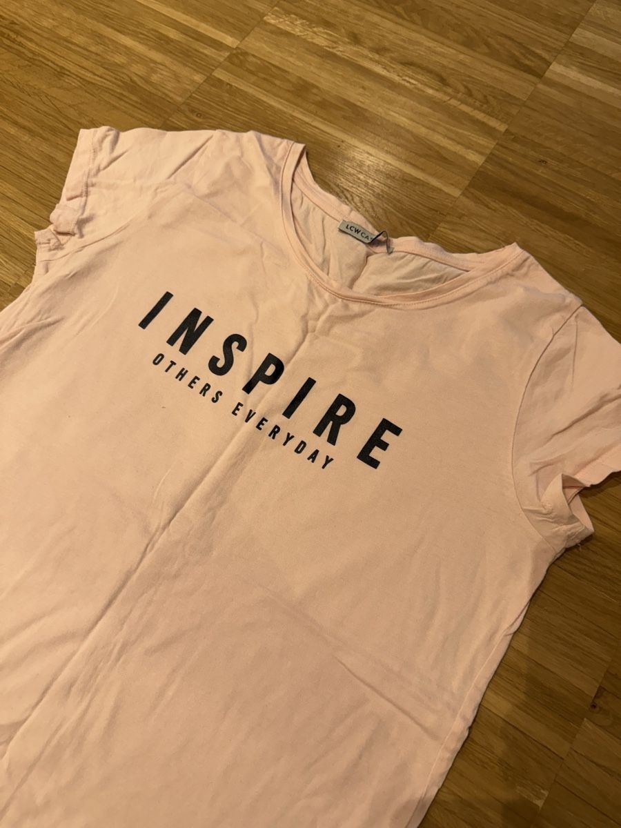 T-Shirts: Pink T-shirt – Gebraucht aus Adliswil von Marjin