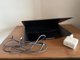MacBook Air 13" M3 2024 16GB RAM 256GB SSD neuwertig