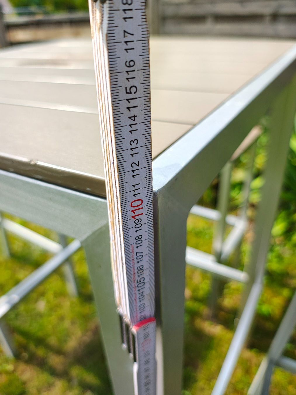 Set di tavolo e panche: Gartenset: Stehtisch mit 2 Stühlen und 1 Hocker – Usato da Uster venduto da chiki-chiki 5