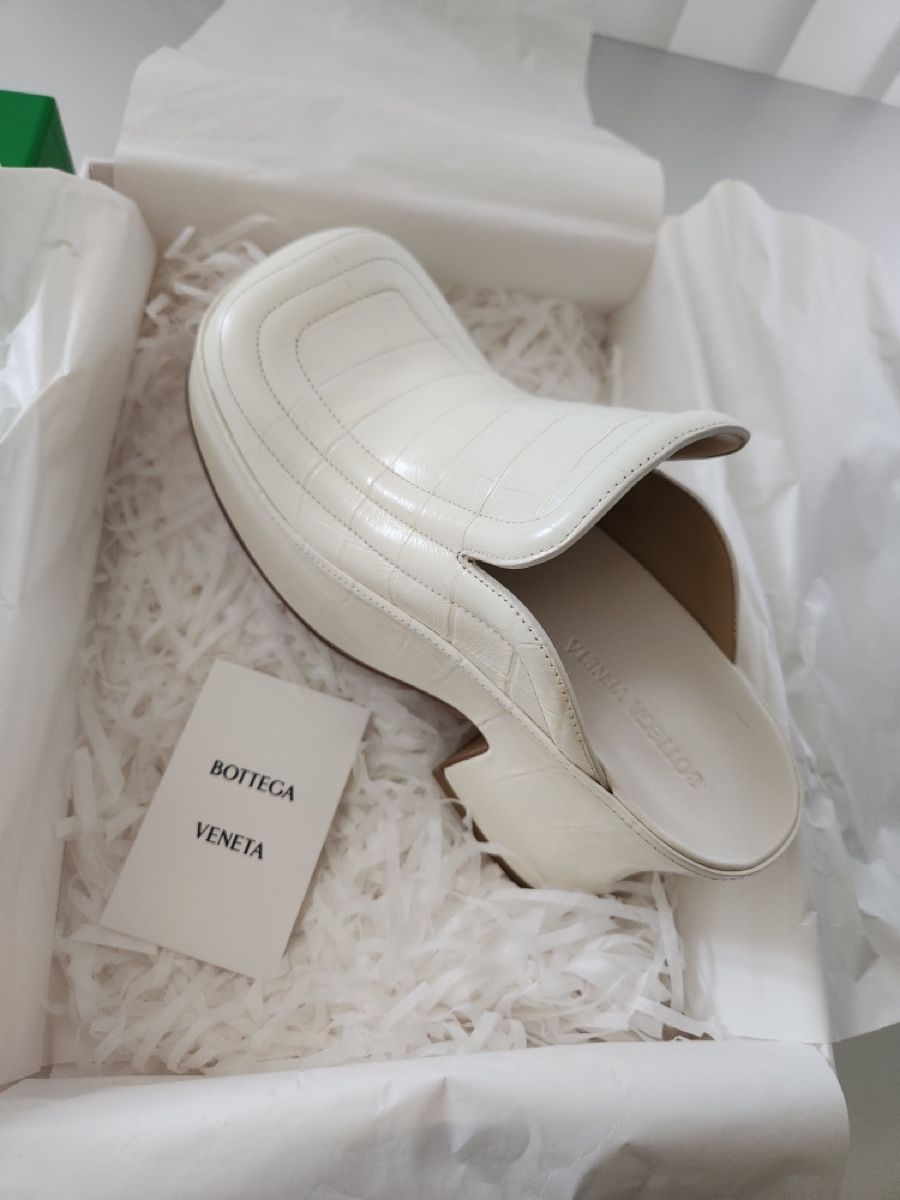 Bottega Veneta Chaussures femmes: Bottega Veneta White Leather Platform Mules Size 37 – Neuf (Voir description) à Basel par TIMELESS-FASHION 2