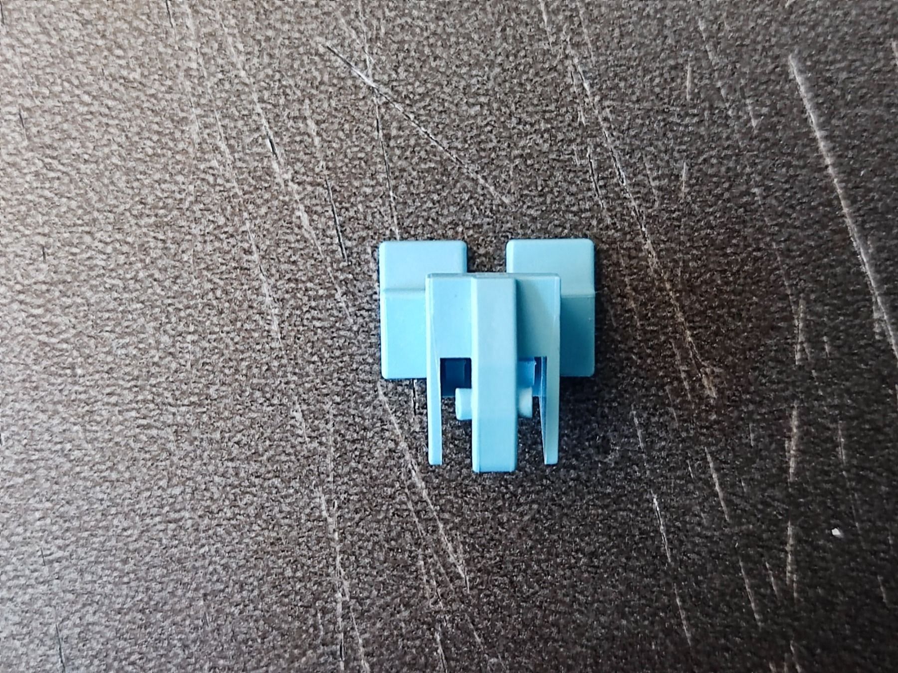 Schede madri: Gigabyte PCIe clip hellblau – Usato da Thundorf venduto da Swizzzly 1