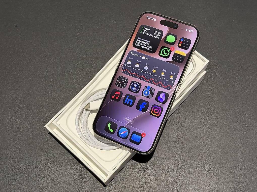 Telefoni cellulari / Smartphones: iPhone 15 Pro Natural Titanium  ottimo stato, batteria 88% – Usato da Biasca venduto da Alan_p1980