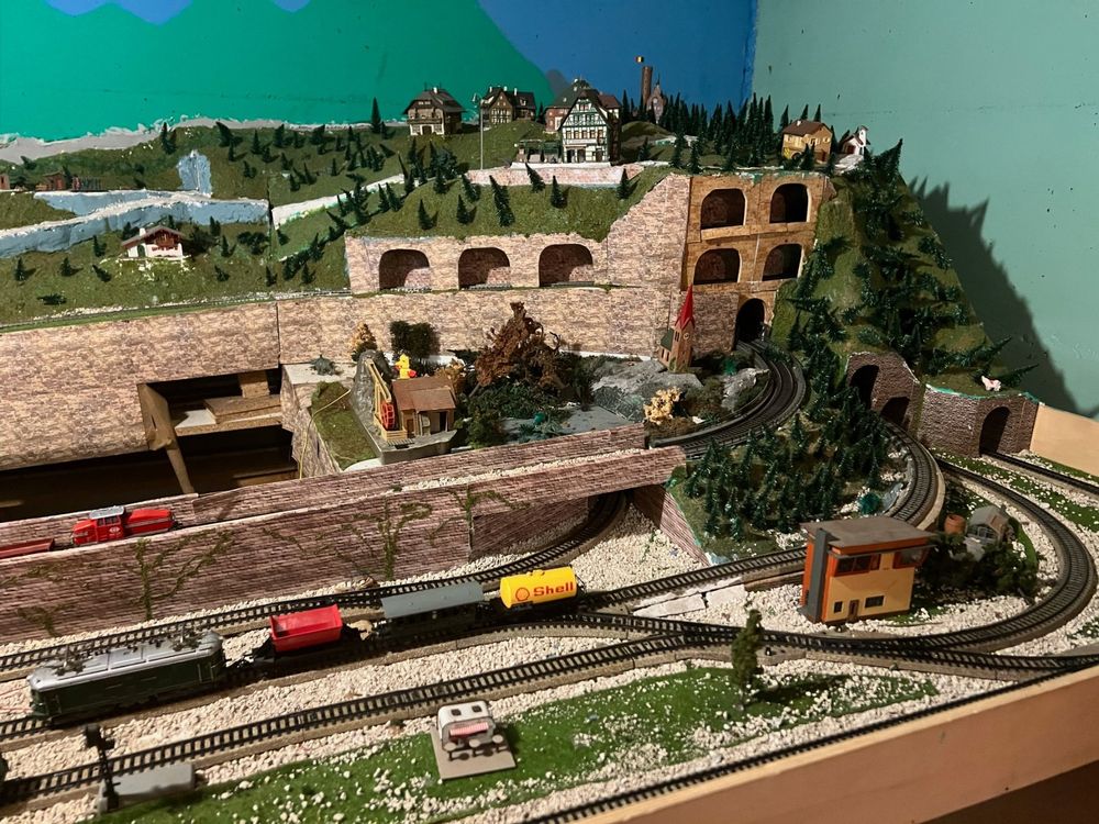Maquette de petit train « Märklin » avec 5 locomotives 5