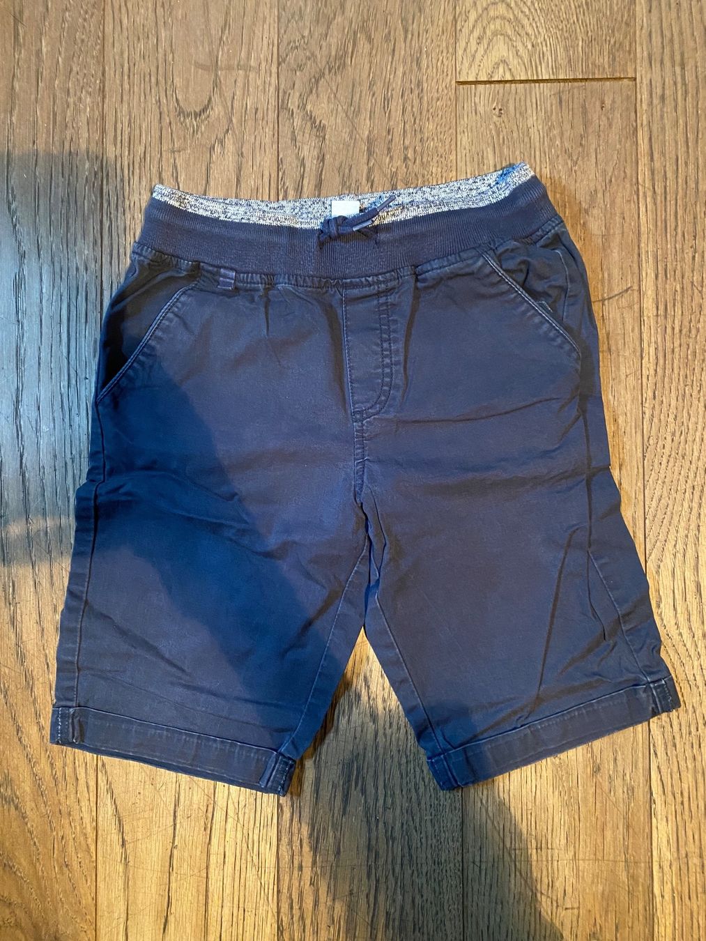 Cyrillus Hosen: Short Cyrillus 8 ans – Gebraucht aus Hermance von joe_td6n