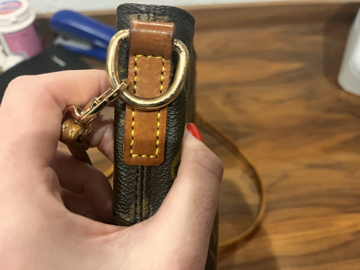 Louis Vuitton Borse: Louis Vuitton Umhängetasche Monogramm Canvas – Difettoso da Dotzigen venduto da White_Warrior 1