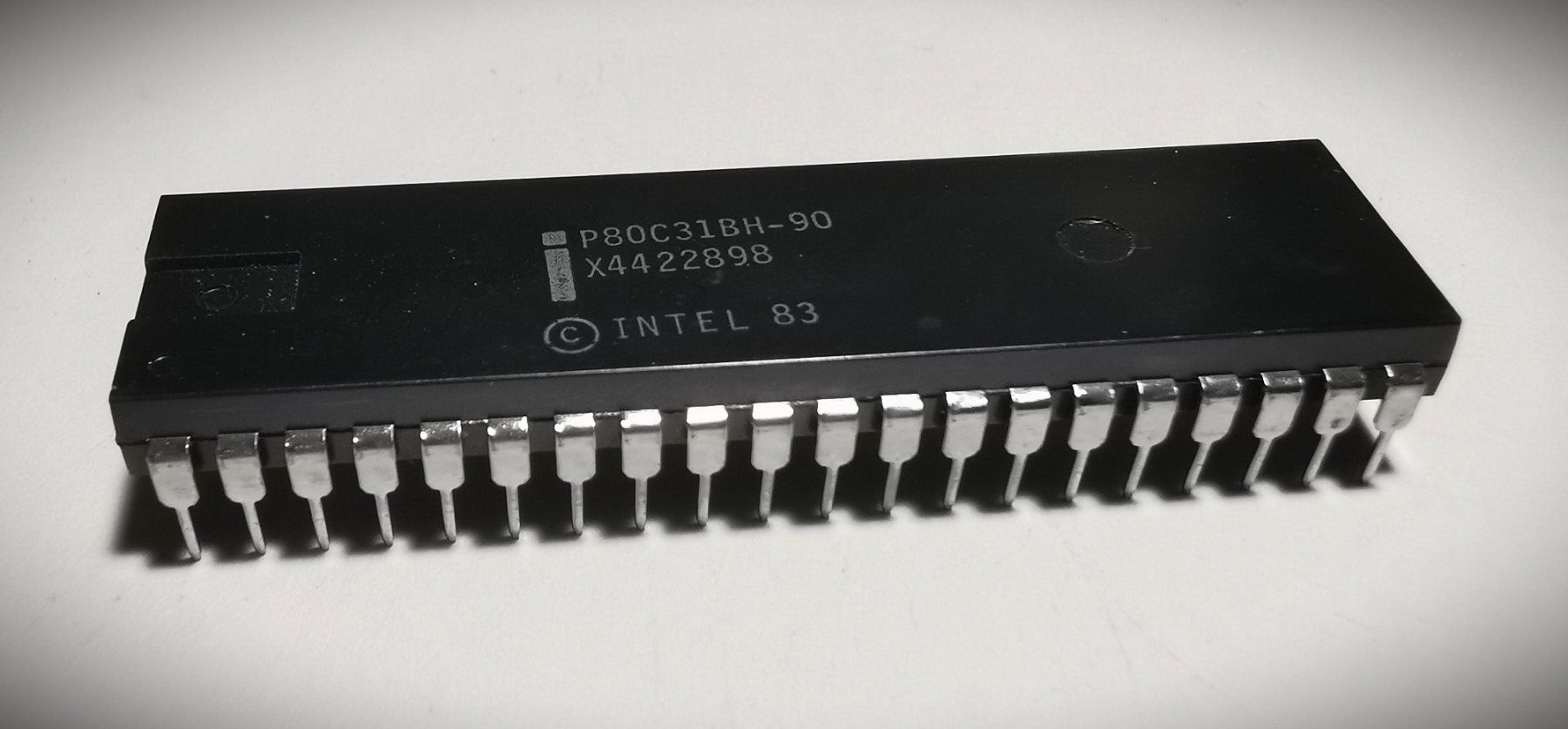 Intel Componenti elettronici: P80C31BH-90 Intel CHMOS SINGLE-CHIP 8-BIT MICROCONTROLLER – Nuovo e nell'imballaggio originale da Oberwangen b. Bern venduto da Vittorio0