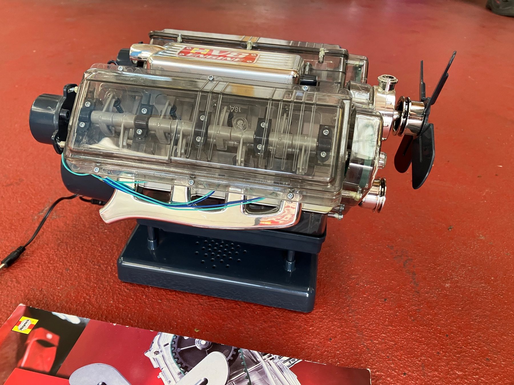 Moteurs: V8 Motor transparent mit Anleitung – D'occasion à Schwarzenburg par fasch60 1