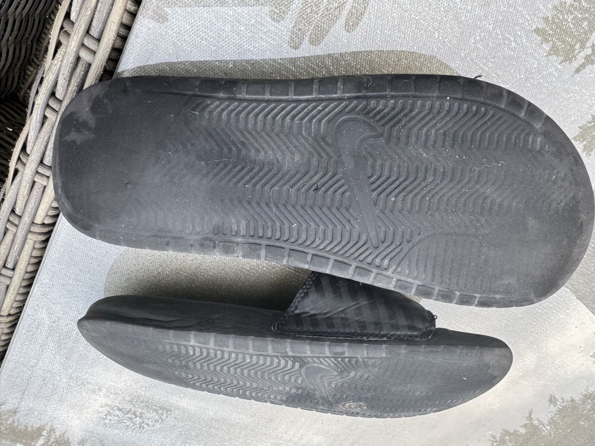 Scarpe da uomo: Bade-Sandalen Nike schwarz Gr. 37 – Usato da Zürich venduto da Orionos 3