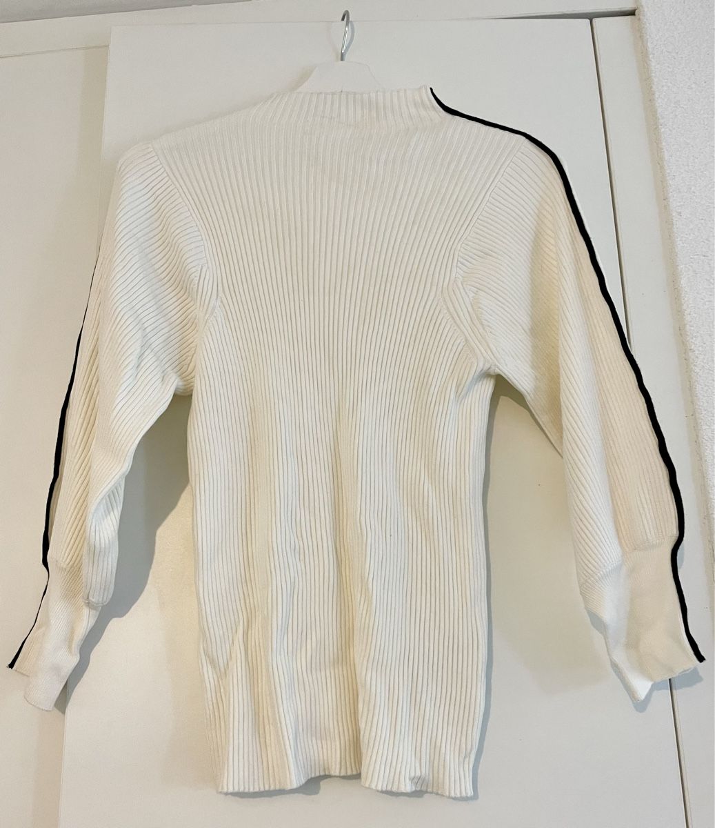 Mango Maglioni & Felpe: Stylish White Ribbed Sweater with Black Stripes – Nuovo (secondo la descrizione) da Roche VD venduto da closetcleanse 3