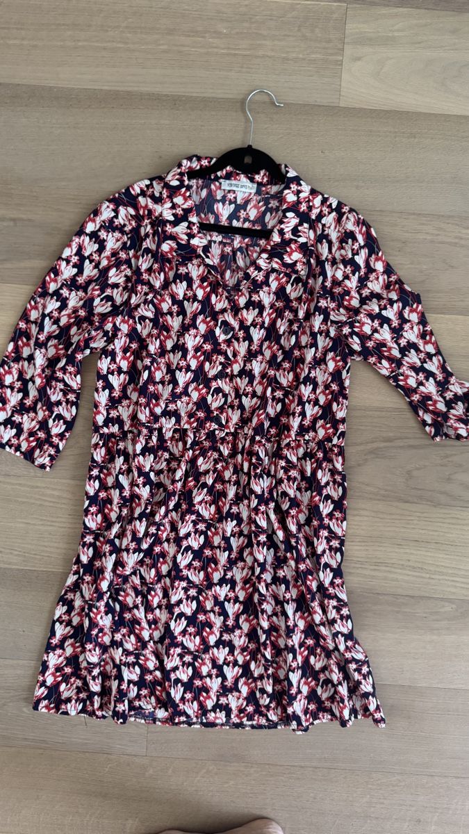 Kleider: Sommerkleid mit Blumenmuster, Grösse S/M – Gebraucht aus Steinhausen von inmumi