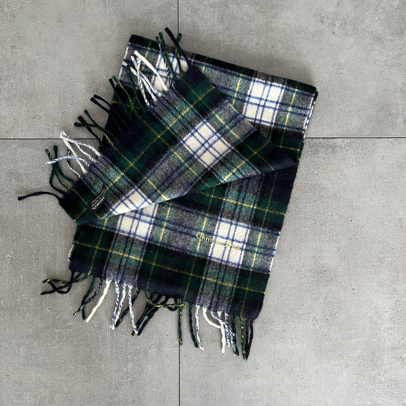 Foulard & Sciarpe: 1990s Christian Dior Pure Lambwool Scarf – Usato da Bern venduto da shoprestoredvintage