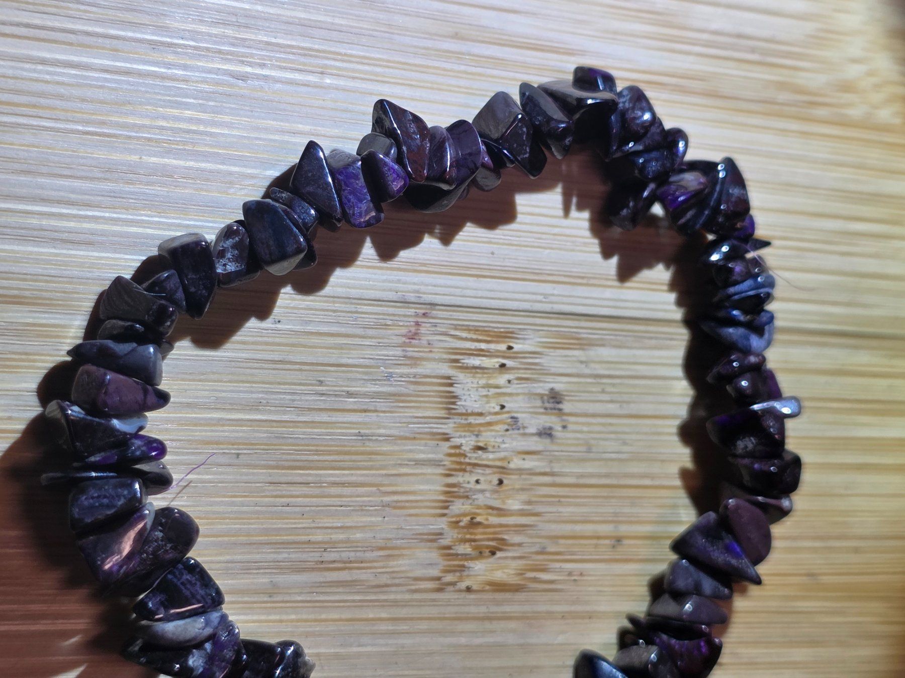 Minerali & Pietre curative: Sugilit Splitterarmband – Nuovo e nell'imballaggio originale da Matzingen venduto da Shay_Crystalz 1