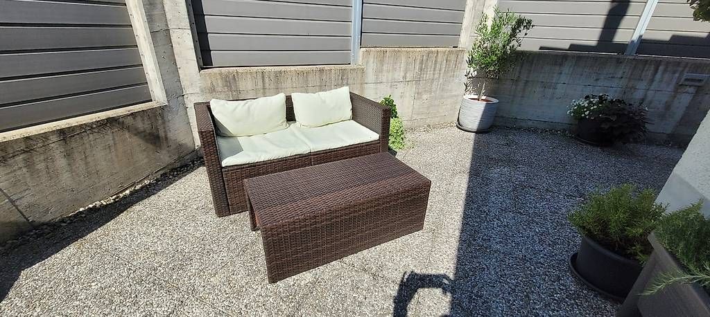 Set de table et chaises: Salon d'été 6 pièces – D'occasion à Les Hauts-Geneveys par Clonoak 3