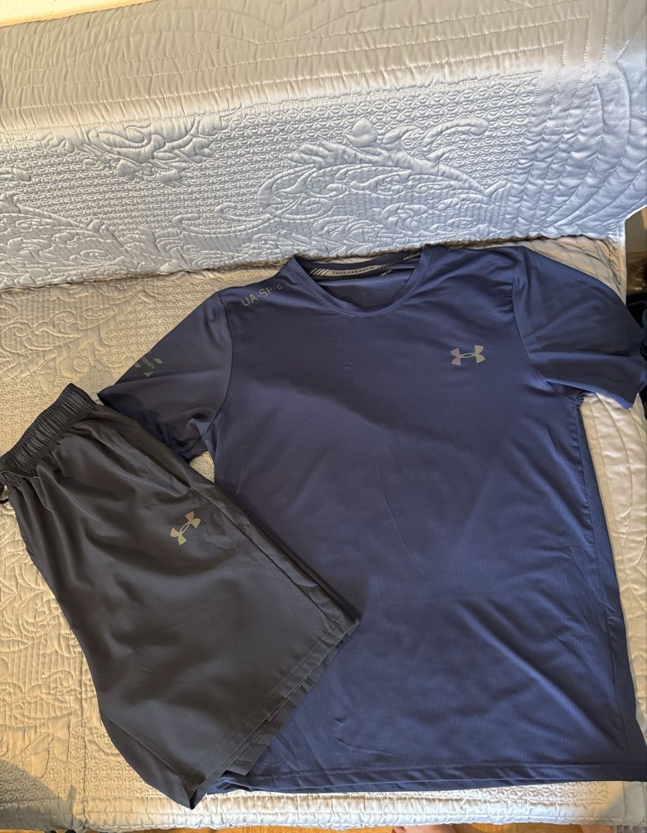 Under Armour Lots de vêtements: Ensemble Under Armour  – Neuf avec emballage d'origine à Cormondrèche par zak_f5lg 1