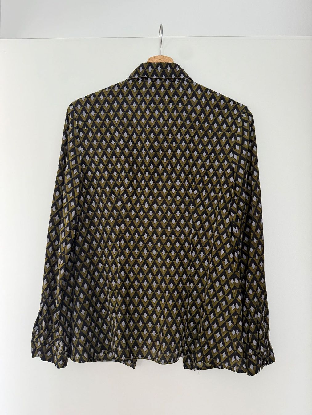 Prada Camicette: Gemusterte Seidenbluse von Prada Gr. S – Usato da Zürich venduto da Pau76 2