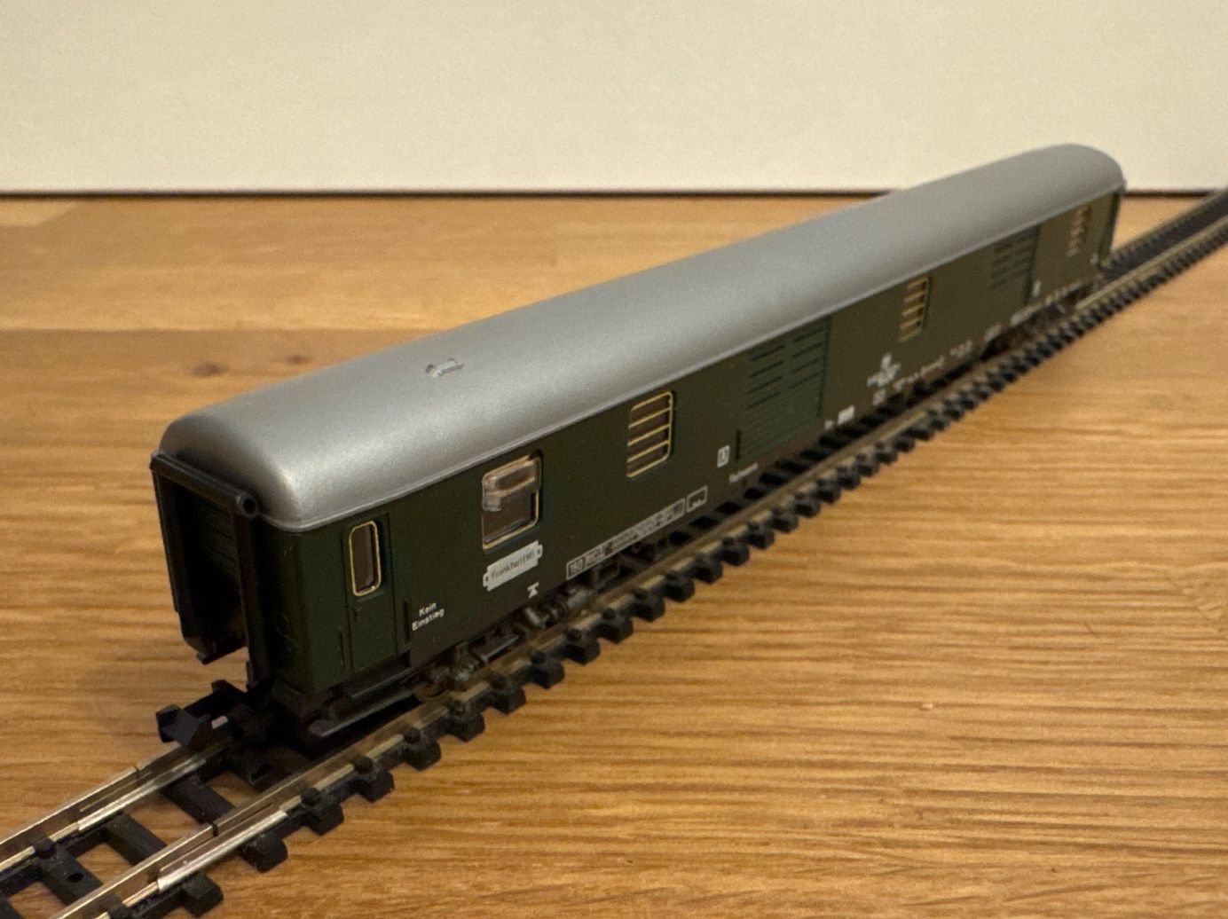 Fleischmann Modellini di ferrovie: Fleischmann 8100 DB Gepäckwagen – Nuovo (secondo la descrizione) da Schlierbach venduto da Look8 2