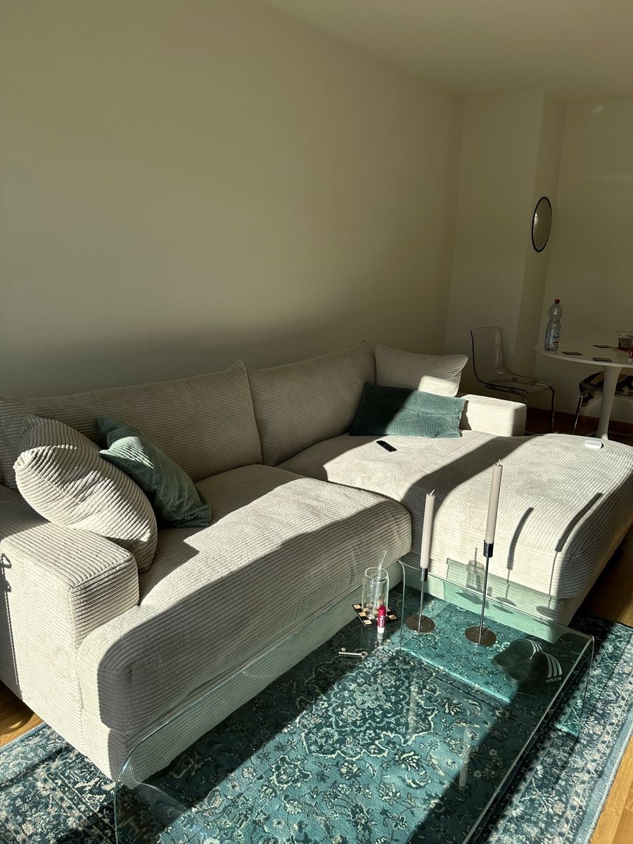 Sofas: Ecksofa hellbeige, Stoff cord Optik, neuwertig – Neu (gemäss Beschreibung) aus Olten von sizzlh 1
