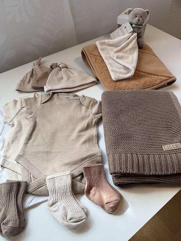 Kleiderpakete & -sets: Baby Geschenkset  Neu  – Gebraucht aus Bilten von ilo_8829
