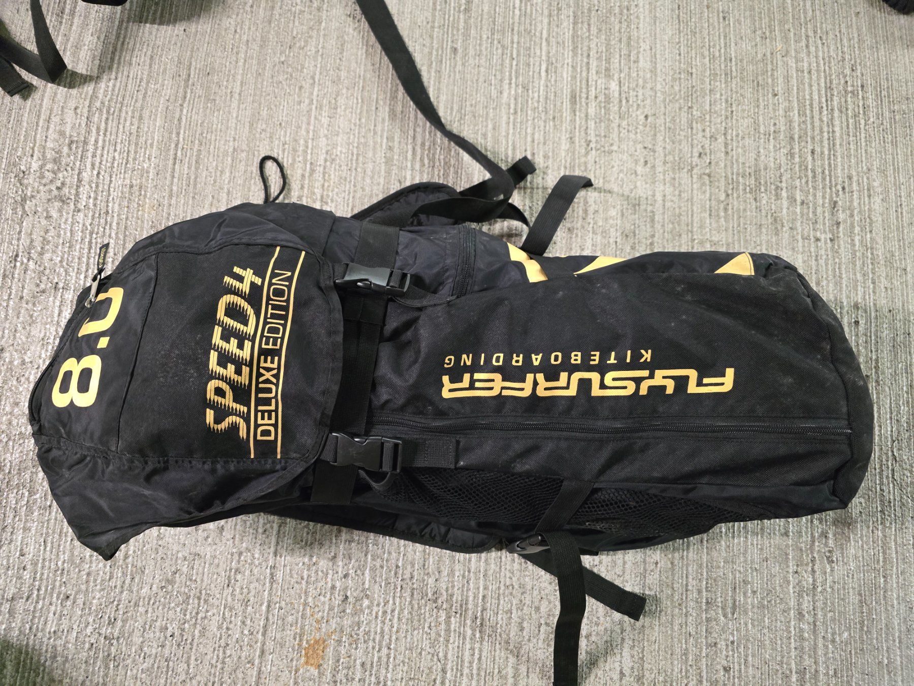 Flysurfer Aquilone: Flysurfer Quiver 5x kites + harness – Usato da Zürich venduto da Houlle 5