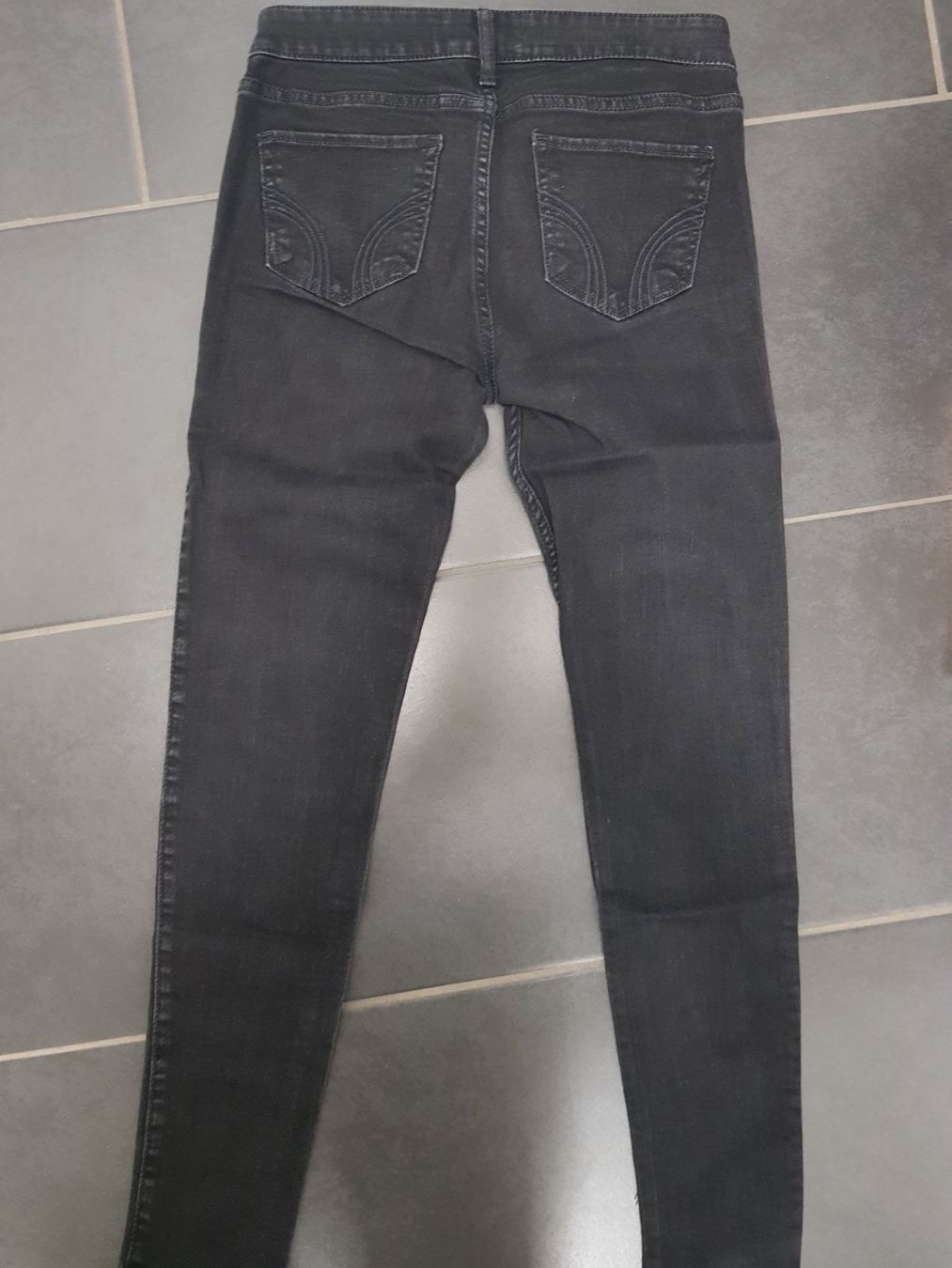 Hollister Jeans: Hollister Jeans – Usato da Oftringen venduto da bin_2wk8 1