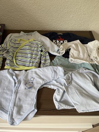 Babykleider-Set Gr. 50/56 – Bodies, Strampler & Mützchen