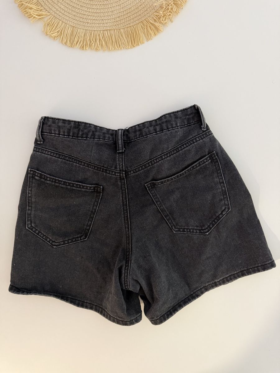Only Jeans: ONLY Denim Shorts Black Size XS  – Usato da Gränichen venduto da Domsiiiii 3