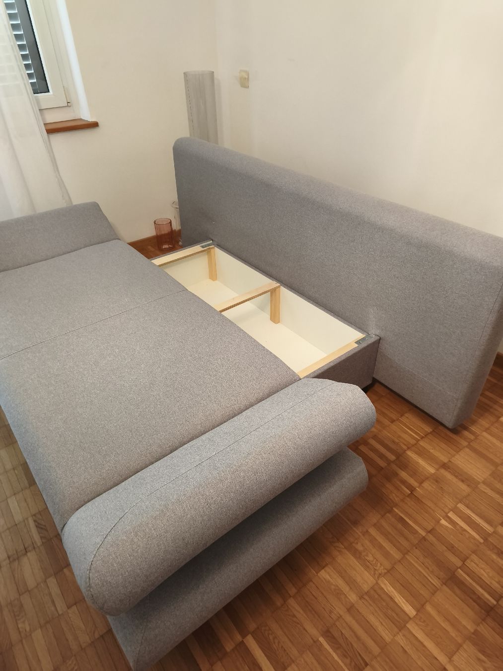 Divani: Grey Sofa Bed with Storage. Like new condition. – Nuovo (secondo la descrizione) da St. Gallen venduto da lis_8z5f 2