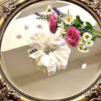 Scrunchie - Elegantes Weiß - 100% Seide- Handgemachte - Neu!
